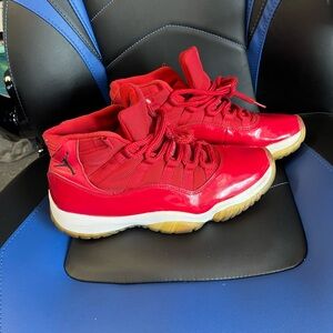 Air Jordan 11 Win Like 96 red shoes size 8.5